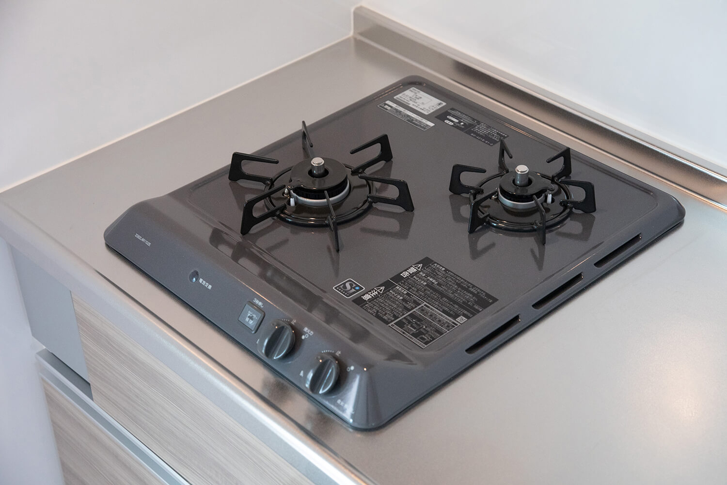 賃貸ガレージハウス｜プレミアムガレージハウスの内部を特別公開！｜2口コンロ