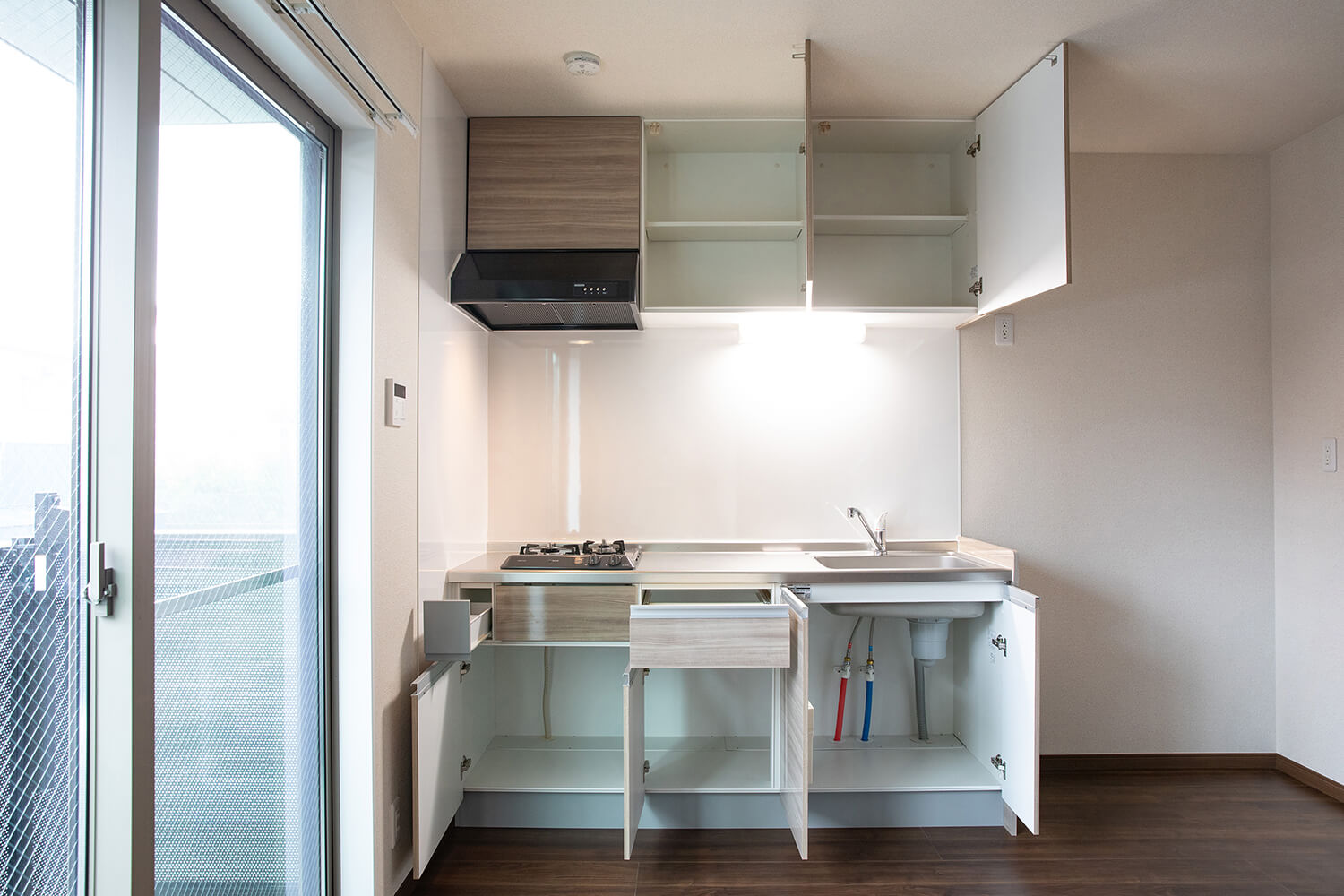 賃貸ガレージハウス｜プレミアムガレージハウスの内部を特別公開！｜キッチン収納