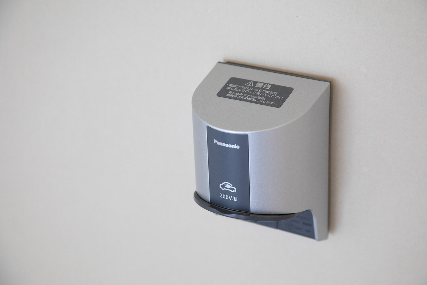 賃貸ガレージハウス｜プレミアムガレージハウスの内部を特別公開！｜ガレージ内コンセント