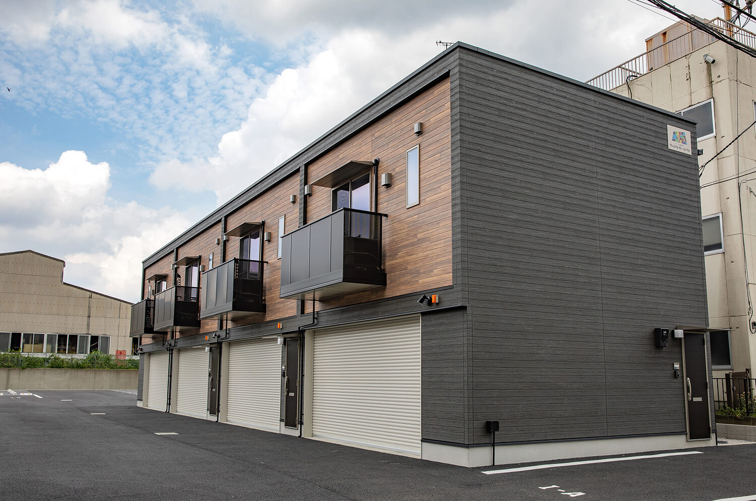 賃貸ガレージハウス｜プレミアムガレージハウスの内部を特別公開！｜外観（斜め）