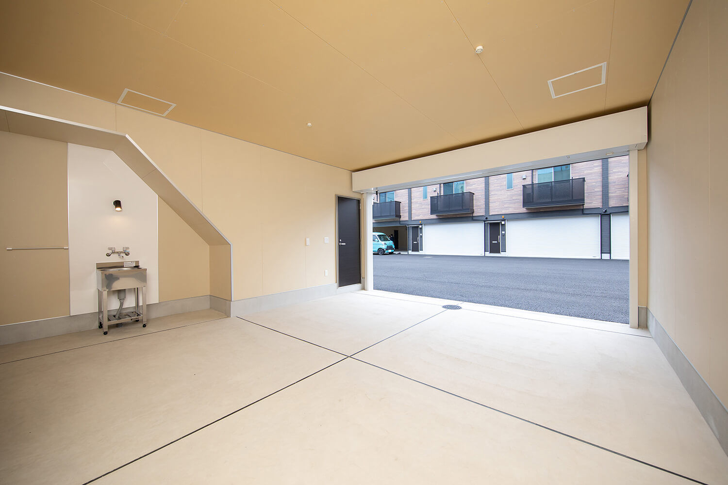 賃貸ガレージハウス｜プレミアムガレージハウスの内部を特別公開！｜ガレージスペース2