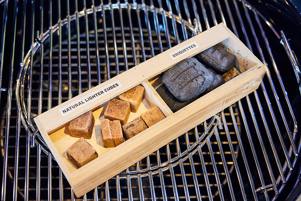 賃貸ガレージハウス｜Weberブリケット (炭)と天然点火キューブ